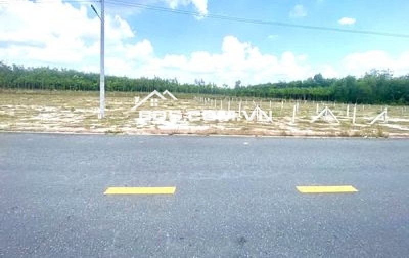 KẸT TIỀN SANG GẤP LẠI 3,6 CÔNG HƠN (3680m2) NGAY KCN, SÁT CHỢ DÂN CƯ ĐÔNG GIÁ 180TR